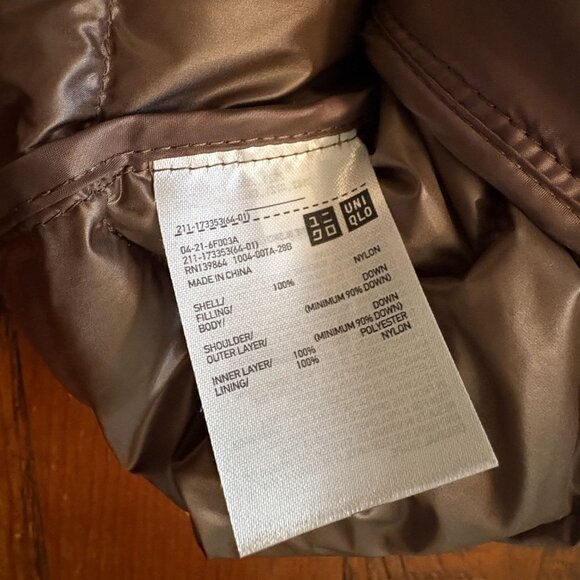 WOMENS UNIQLO ULTRA LIGHT PACKABLE DOWN JACKET WITH HOOD, LIKE NEW!  SIZE L - Picture 4 of 7